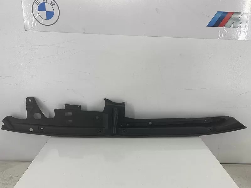 Накладка ущільнювач переднього крила (ліва ч.) - BMW 5 (G30 G31) (ML) 51767349605